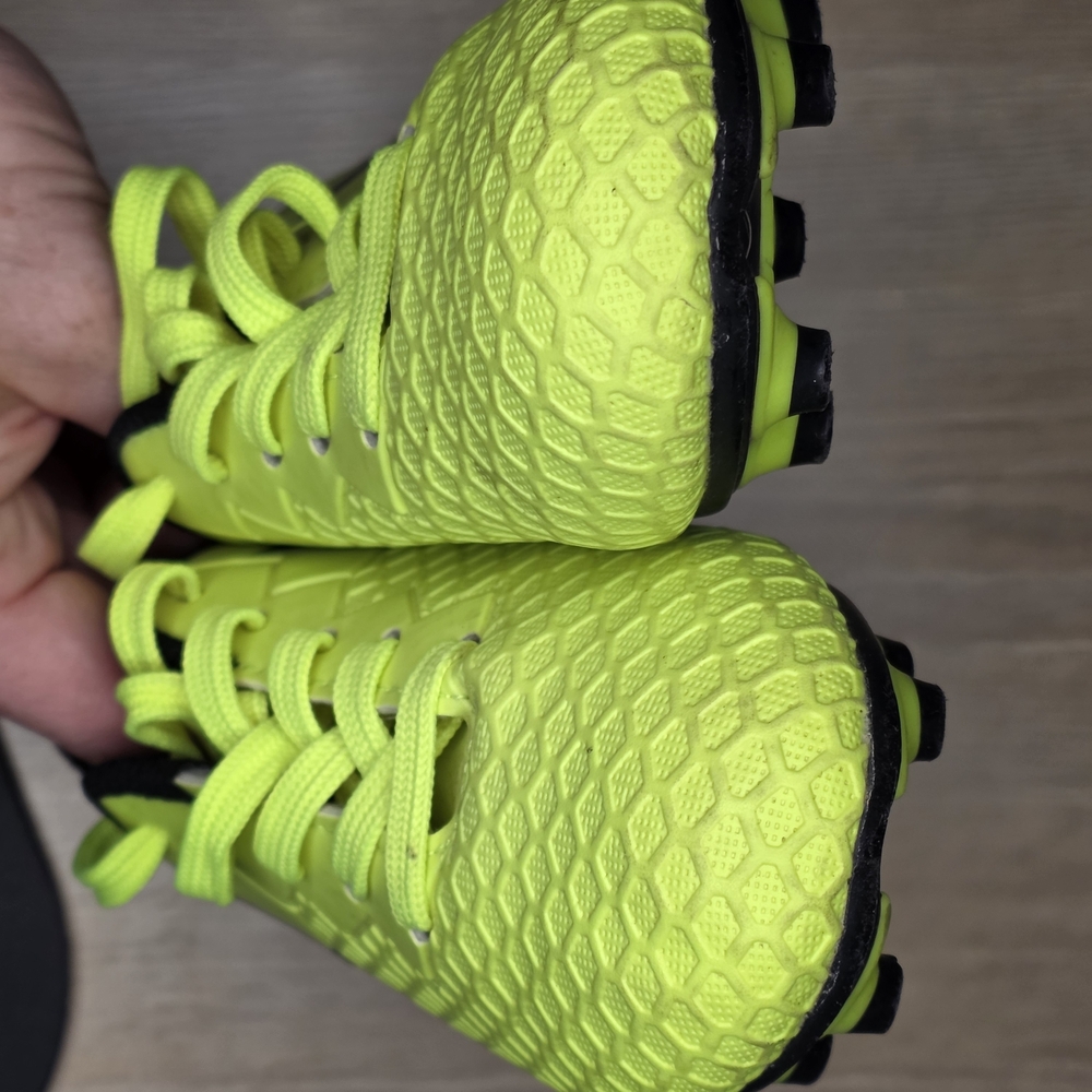 Kids Neon Electeic Green Soccer Cleats Little Kids 11 (Fit My 5/6y/o) - Picture 5 of 7